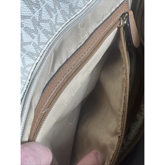 Michael Kors Jet Set Large Snap Pocket Top Zipper Tote No Shoulder Strap - Used - Picture 6 of 9